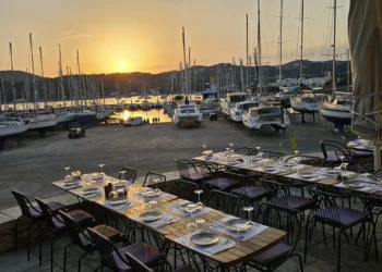 Λέρος: Αφιέρωμα από το ΠΡΩΤΟ ΘΕΜΑ στο Skipper’s και στον chef του, Νίκο Κουλούσια