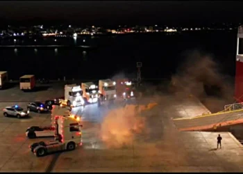 Κως: Συγκινητικός αποχαιρετισμός Λιμενικού που φεύγει με μετάθεση – Σείστηκε το λιμάνι!