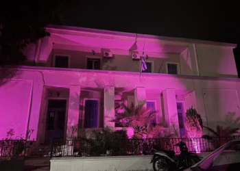 Η Λέρος «ντύθηκε στα ροζ» για την Παγκόσμια Ημέρα Καρκίνου του Μαστού