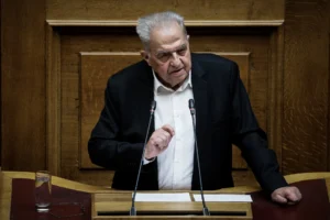 Πέθανε σε ηλικία 87 ετών ο πρώην βουλευτής του ΣΥΡΙΖΑ και πρώην υπουργός Αλέκος Φλαμπουράρης