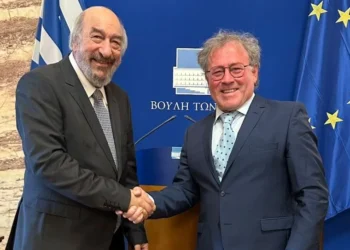 Συνάντηση Γ. Νικητιάδη με τον Πρόεδρο της Ομοσπονδίας Ελληνικών Κοινοτήτων Γερμανίας Π. Δροσινάκη στη Βουλή