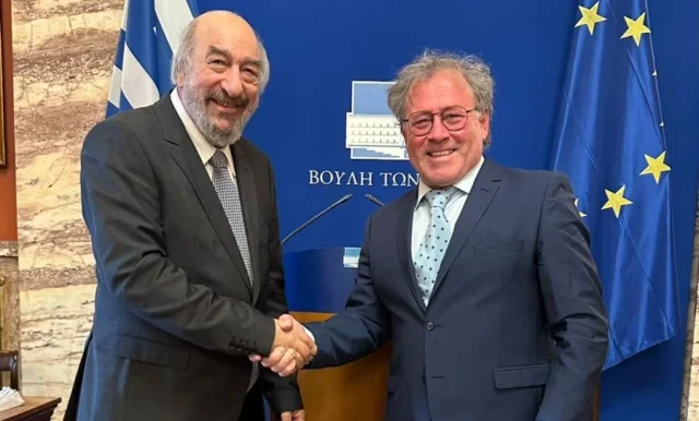 Συνάντηση Γ. Νικητιάδη με τον Πρόεδρο της Ομοσπονδίας Ελληνικών Κοινοτήτων Γερμανίας Π. Δροσινάκη στη Βουλή