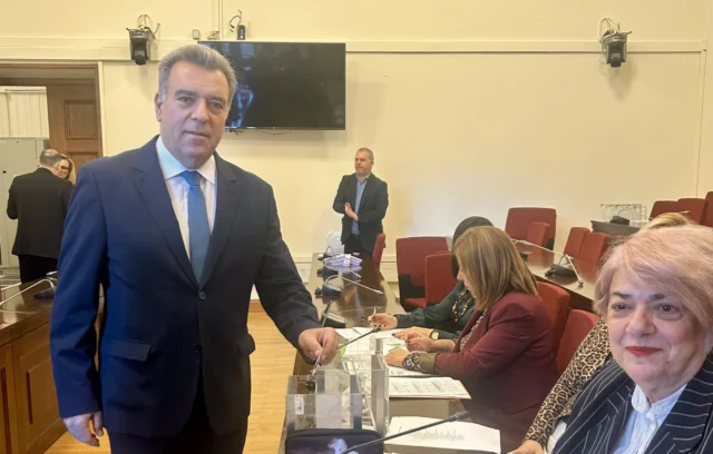 Με μεγάλη πλειοψηφία, ο Μάνος Κόνσολας εξελέγη Πρόεδρος της Επιτροπής Περιφερειών της Βουλής