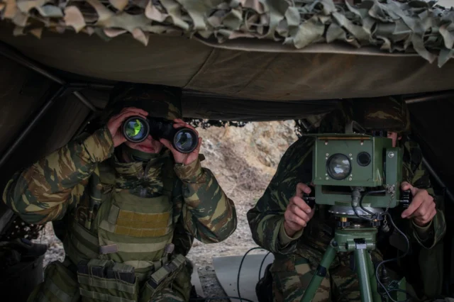 Νομοσχέδιο για τη «νέα εποχή» του Στρατού: Όλες οι αλλαγές σε μισθούς, βαθμολόγιο και αναβολές στις Ένοπλες Δυνάμεις