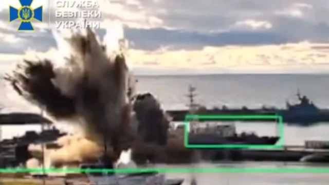 Νέα σελίδα στον ναυτικό πόλεμο: Η Ουκρανία χτύπησε υποβρύχιο με drones