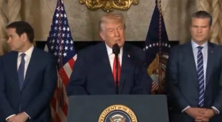 Ο Τραμπ αναστέλλει τους βομβαρδισμούς κατά του Ιράν για δύο εβδομάδες