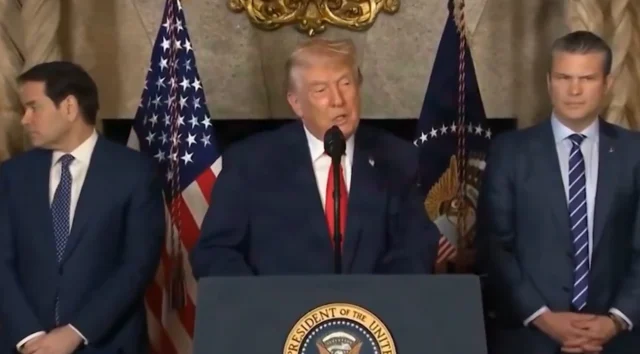 Ο Τραμπ αναστέλλει τους βομβαρδισμούς κατά του Ιράν για δύο εβδομάδες