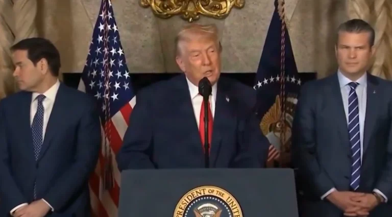 Ο Τραμπ αναστέλλει τους βομβαρδισμούς κατά του Ιράν για δύο εβδομάδες