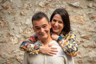 Λέρος: Θεατρική παράσταση «CHECK IN για 2» με την Ιωάννα Πηλιχού και τον Κωνσταντίνο Καζάκο