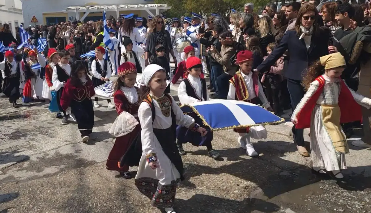 ΛΕΡΟΣ: Με λαμπρότητα και παρουσία πλήθους κόσμου η παρέλαση της 25ης Μαρτίου (φωτο &#8211; βίντεο)