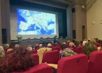 Μπελλένειο Γυμνάσιο: Μια συγκλονιστική αναδρομή στην Ιστορία του Ελληνισμού από τη Μαρία Ευθυμίου στο κατάμεστο Δημοτικό Κινηματοθέατρο Λέρου