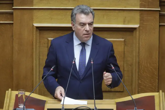 Μάνος Κόνσολας: «Το πλαφόν σε καύσιμα και τρόφιμα είναι μόνο η αρχή. Προτεραιότητα τα μέτρα προστασίας της κοινωνίας και της ελληνικής οικογένειας από ανεξέλεγκτες αυξήσεις τιμών»