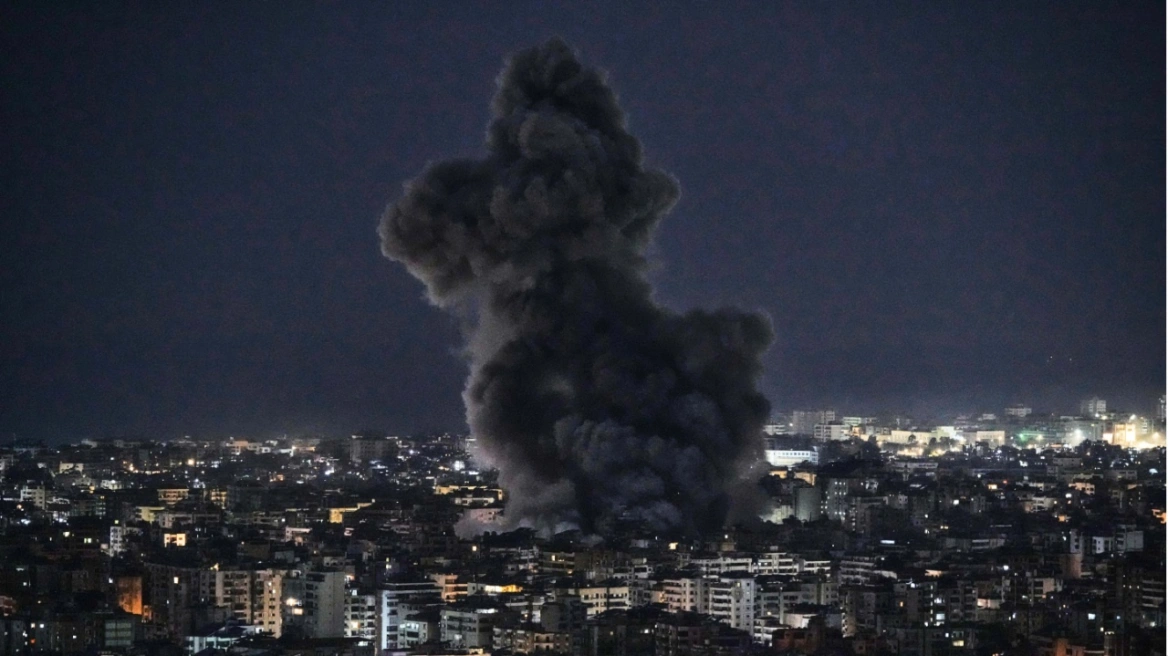 Πλήγματα του Ισραήλ στη Βηρυτό, εκρήξεις και πυρκαγιά στην πρεσβεία των ΗΠΑ στην πρωτεύουσα της Σαουδικής Αραβίας