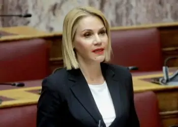 Στη Βουλή από τη Μίκα Ιατρίδη η παράταση των συμβάσεων εργαζομένων άνω των 55 ετών στους Δήμους