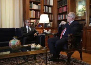 Η κυβέρνηση επιβάλλει πλαφόν στο περιθώριο κέρδους σε καύσιμα και προϊόντα super market για ένα τρίμηνο