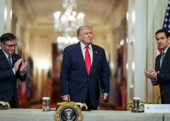 Τραμπ για Ιράν: «Δεν θα σταματήσουμε μέχρι να τους εξοντώσουμε»