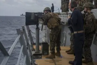 Χιλιάδες Αμερικανοί πεζοναύτες στην Μέση Ανατολή, την Παρασκευή που λήγει η νέα προθεσμία Τραμπ για το Ορμούζ