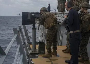 Χιλιάδες Αμερικανοί πεζοναύτες στην Μέση Ανατολή, την Παρασκευή που λήγει η νέα προθεσμία Τραμπ για το Ορμούζ