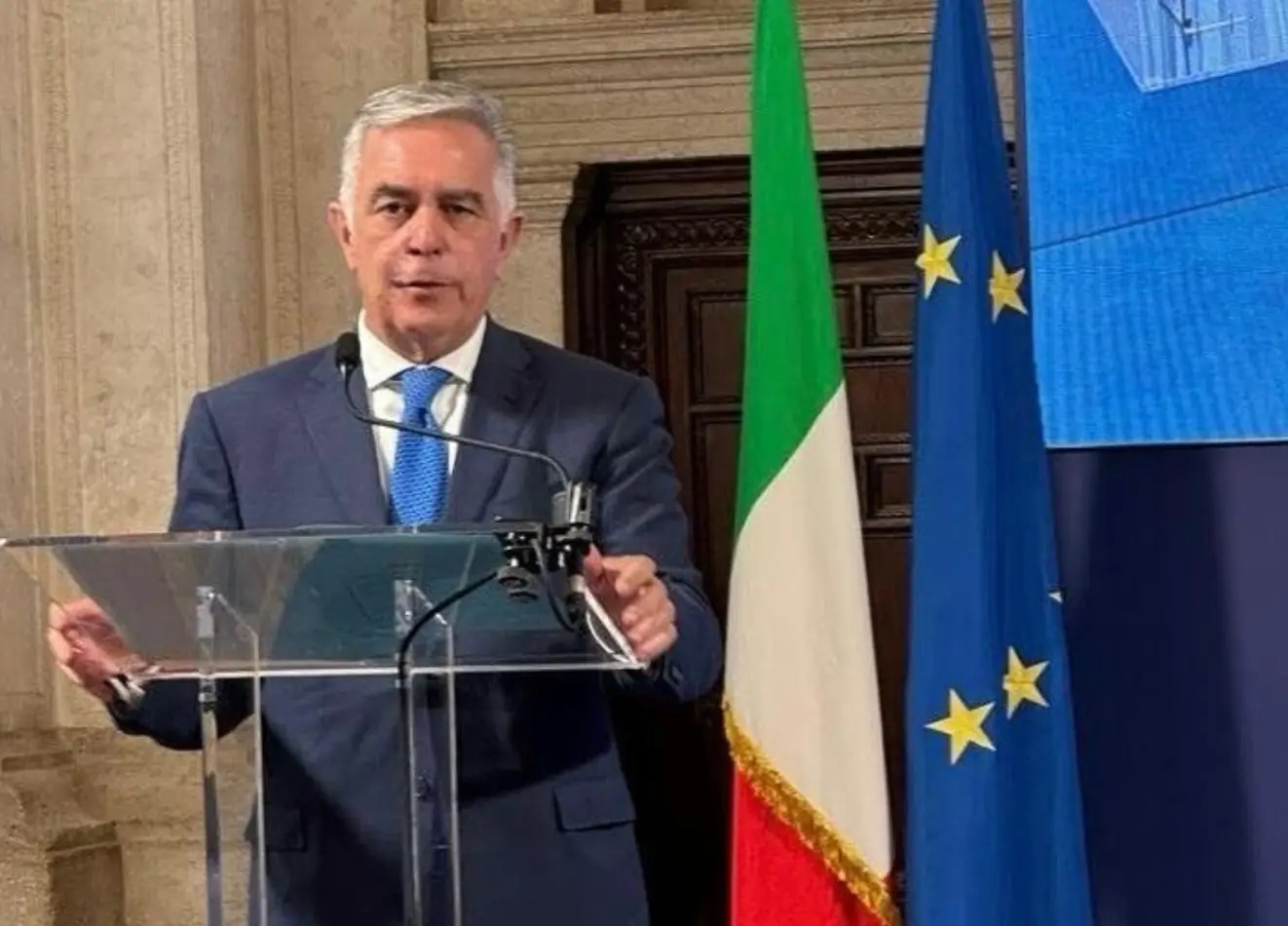 Ύψιστη τιμητική διάκριση της Ιταλικής Δημοκρατίας  στον Κοσμήτορα της Βουλής και Βουλευτή Δωδεκανήσου Βασίλη Α. Υψηλάντη