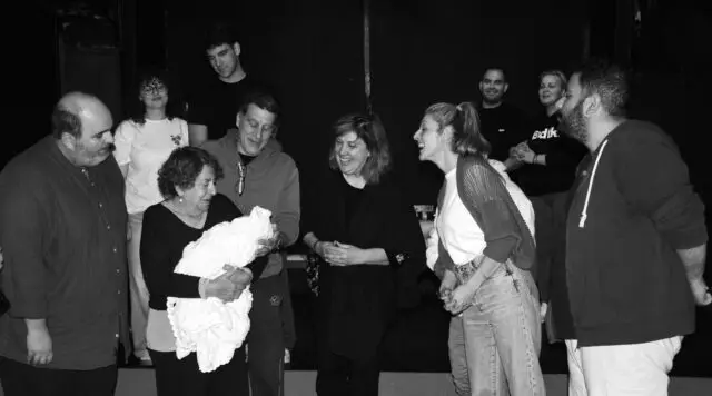 Λέρος: Τρεις παραστάσεις για την κωμωδία «Η Κυρά μας η Μαμή» από τη Θεατρική Ομάδα