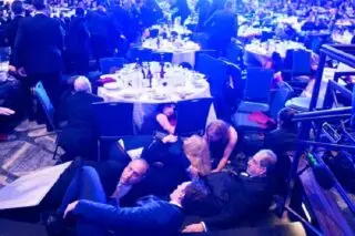 Ουάσινγκτον: Χάος με πυροβολισμούς και απομάκρυνση Τραμπ στο δείπνο ανταποκριτών του Λευκού Οίκου
