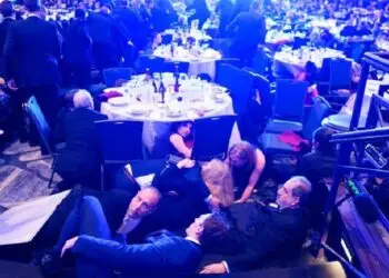 Ουάσινγκτον: Χάος με πυροβολισμούς και απομάκρυνση Τραμπ στο δείπνο ανταποκριτών του Λευκού Οίκου