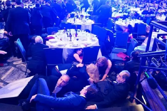 Ουάσινγκτον: Χάος με πυροβολισμούς και απομάκρυνση Τραμπ στο δείπνο ανταποκριτών του Λευκού Οίκου