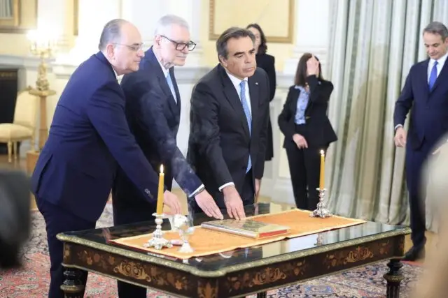 Ορκίστηκαν τα νέα μέλη της κυβέρνησης Σχοινάς, Τουρνάς και Λαζαρίδης