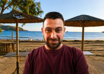 Λέρος: Η παραλία Γούρνας καθαρίστηκε με πρωτοβουλία του Φώτη Γιαννακού