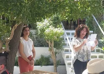 Λέρος: Τιμή σε δύο μητέρες που ξεχωρίζουν για την προσφορά και τη δύναμή τους από τις «Γυναίκες Χωρίς Σύνορα»