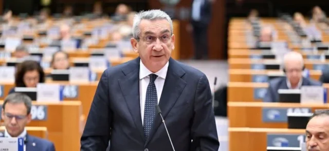 Με υπογραφή Γ. Χατζημάρκου η «Διακήρυξη της Ρόδου» – Στο παλάτι του Μ. Μαγίστρου η κορυφαία συνάντηση της ευρωπαϊκής αυτοδιοίκησης (audio)