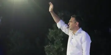 Ελληνική Αριστερή Συμπαράταξη (ΕΛΑΣ) το κόμμα του Αλέξη Τσίπρα – «Η Ελλάδα χρειάζεται επειγόντως νέα εθνική πυξίδα» τόνισε στην ομιλία του