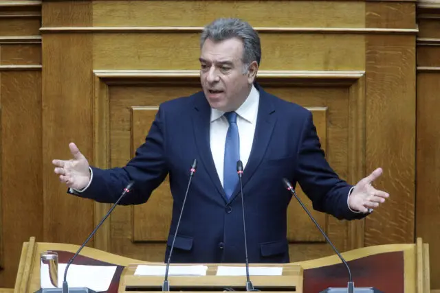 Μάνος Κόνσολας: «Να διατεθούν νέα σχολικά λεωφορεία για τους μαθητές και τις μαθήτριες που φοιτούν σε ειδικά σχολεία στα Δωδεκάνησα»
