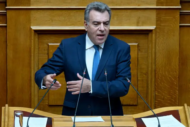 Λέρος: 12μηνη διάρκεια της πύλης εισόδου-εξόδου ζητά ο Μάνος Κόνσολας με ενίσχυση εξοπλισμού, υποδομών και προσωπικού για τον διαβατηριακό έλεγχο