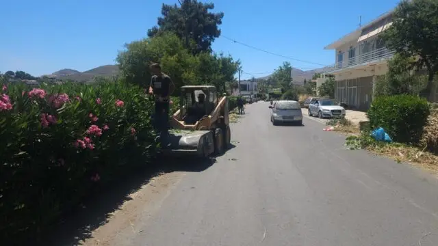 Λέρος: Συνεχίζονται οι καθαρισμοί στο Λακκί από συνεργεία του Δήμου