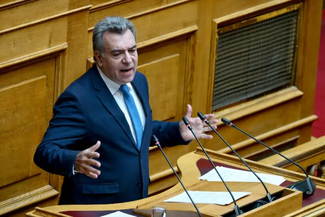 Νέα παρέμβαση και προτάσεις του Μάνου Κόνσολα για το πρόβλημα που έχει δημιουργηθεί με τους λαγοκέφαλους στις ελληνικές θάλασσες