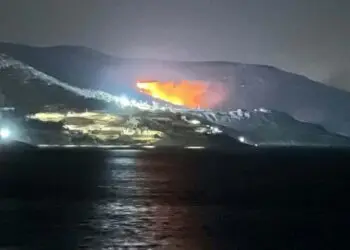 Μεγάλη πυρκαγιά στη χωματερή Καλύμνου – Σε εξέλιξη επιχείρηση κατάσβεσης
