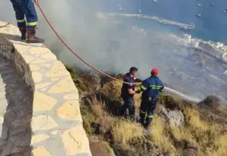 Λέρος: Υπό έλεγχο τέθηκε η πυρκαγιά στους Ανεμόμυλους
