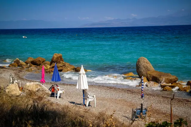Κτηματική Υπηρεσία: Εντατικοποίηση ελέγχων στον αιγιαλό και αυστηρά πρόστιμα σε επιχειρήσεις