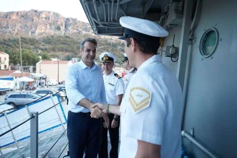 Επίσκεψη υψηλού συμβολισμού Μητσοτάκη στο Καστελλόριζο – Σε υψηλούς τόνους η αντίδραση του τουρκικού Τύπου
