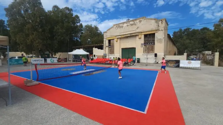 Η Λέρος γνώρισε το foot tennis – 23 ομάδες και δύο μεγάλοι διεθνείς σε μια διοργάνωση που ήρθε για να μείνει