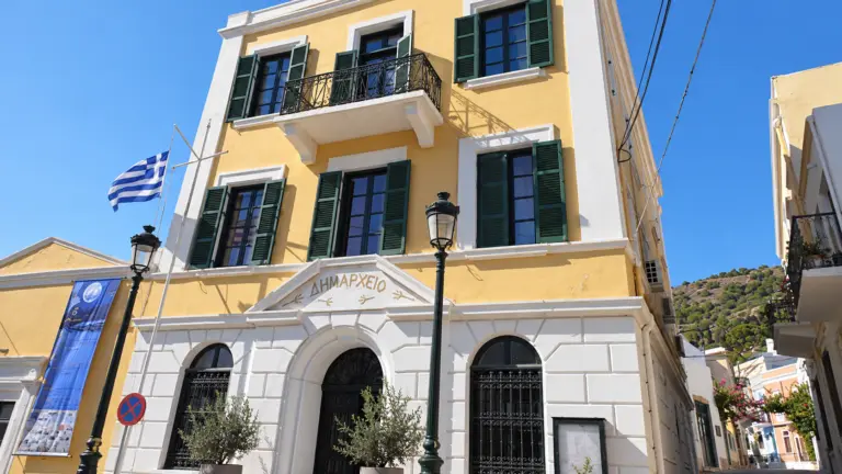 Νέα τροπολογία στον Κώδικα Τοπικής Αυτοδιοίκησης: Αλλαγές σε συμβάσεις, Δημοτική Αστυνομία και Τεχνικά Συμβούλια