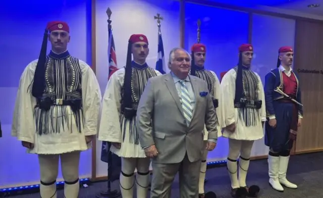 Γιώργος Παυλής από την Αυστραλία: «Ενωμένοι οι Έλληνες κάνουμε θαύματα» – Συγκίνηση και υπερηφάνεια για την παρουσία των Ευζώνων